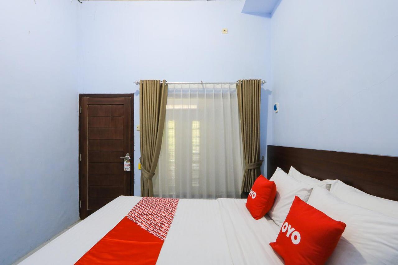 Oyo 2453 Artha Graha Vip Hotel Banyuwangi  Exterior photo